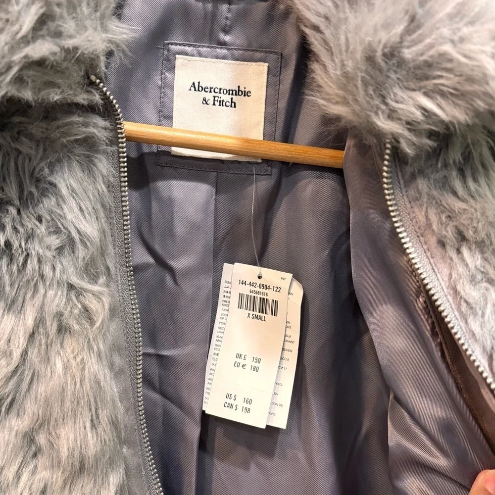 Abercombie & Fitch Faux Fur Zip Up Classic Coat Jacket Women’s Size XS NEW